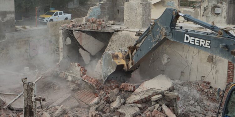 Provincia inició la demolición de la calera de Trelew