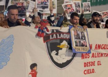 Una multitud marchó por Angel