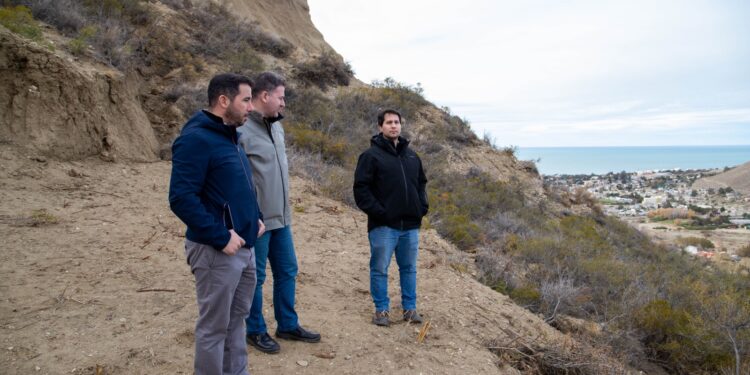 SRK ultima detalles del estudio geológico por el desplazamiento del cerro Hermitte
