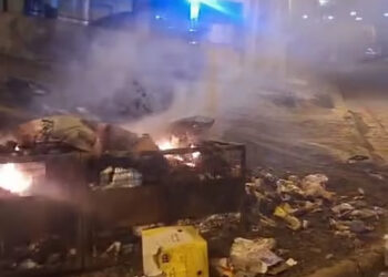 Otra vez incendiaron un cesto comunitario y debieron intervenir los Bomberos