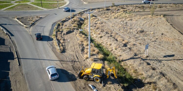El Municipio intensifica trabajos viales y pluviales en distintos barrios de Comodoro
