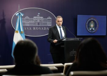 Se reabrió la sala de prensa para que Adorni siga sin contestar nada
