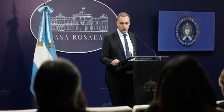 El gobierno reabrió, luego de 11 días, la sala de prensa de la Casa Rosada