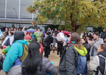 Más de 800 docentes se manifestaron en Rawson
