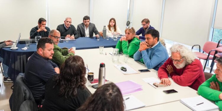 Provincia ofreció a auxiliares de la Educación una recomposición del 15% de mayo a julio