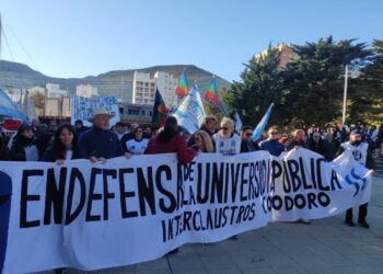 Más de 5000 personas participaron en la Marcha en defensa de las Universidades en Comodoro
