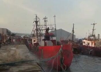 Las fuertes marejadas provocaron daños en el puerto de Comodoro Rivadavia