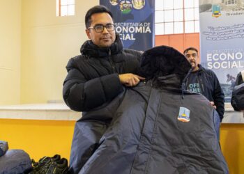 El Municipio entregó indumentaria confeccionada por el Centro de Promoción Laboral a integrantes de cuadrillas