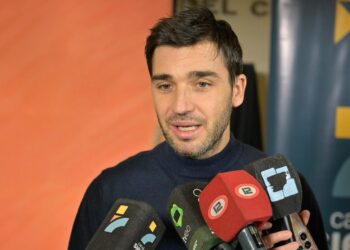 Torres respaldó al intendente James e instruyó a Salud para revocar la matrícula del médico que emitía licencias sin controles