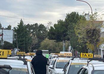 Taxistas de Comodoro lograron avances tras la reunión con el Municipio y volverán a negociar el viernes