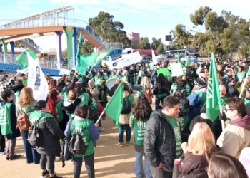 La falta de paritarias salariales anuncia un paro de 72 horas en la administración pública