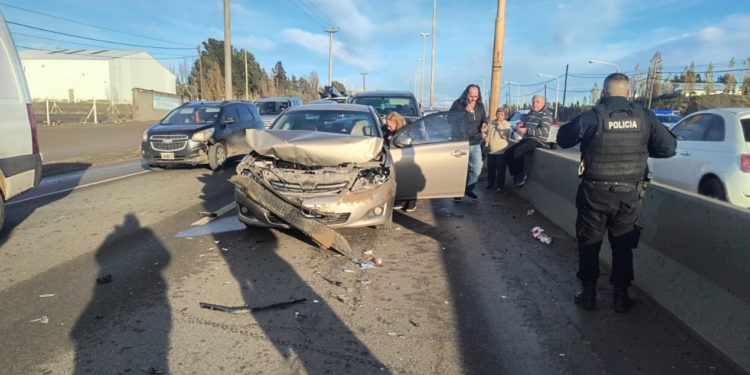 Choque múltiple en Av. Hipólito Yrigoyen: tres vehículos involucrados