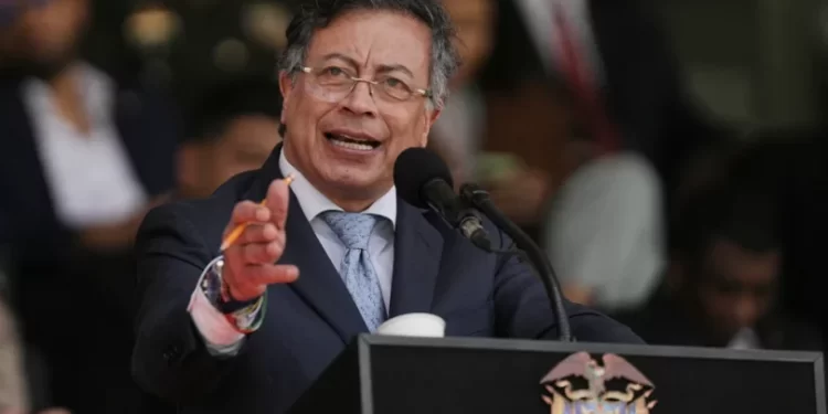 Petro comparó apoyo de Milei en Bolivia con bombardeos nazis durante Franco