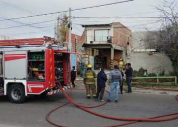 Puerto Madryn: incendió su casa para evitar un allanamiento y terminó detenido