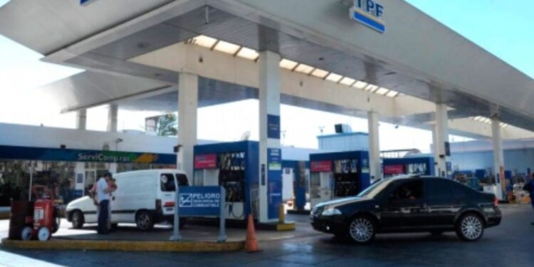 Estaciones de servicio ajustan estrategias para enfrentar la caída del consumo de combustibles