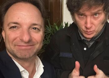 Milei de viaje, Boggiano bailado en lo de mesa de Juana