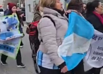 Las y los enfermeros marcharon en contra del proyecto de Técnicos en Emergencia que impulsa parte de la Legislatura