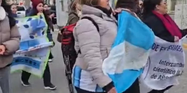 Las y los enfermeros marcharon en contra del proyecto de Técnicos en Emergencia que impulsa parte de la Legislatura
