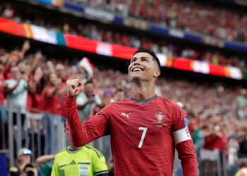 Con dos goles de Ronaldo, Portugal le ganó 5 a 0 a Uzquebiztán