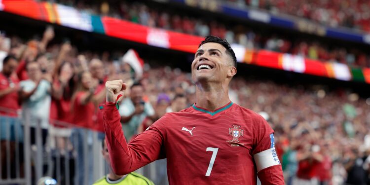 Con dos goles de Ronaldo, Portugal le ganó 5 a 0 a Uzquebiztán
