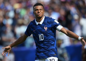 Con dos goles de Mbappé, Francia le ganó 3 a 0 a Irak
