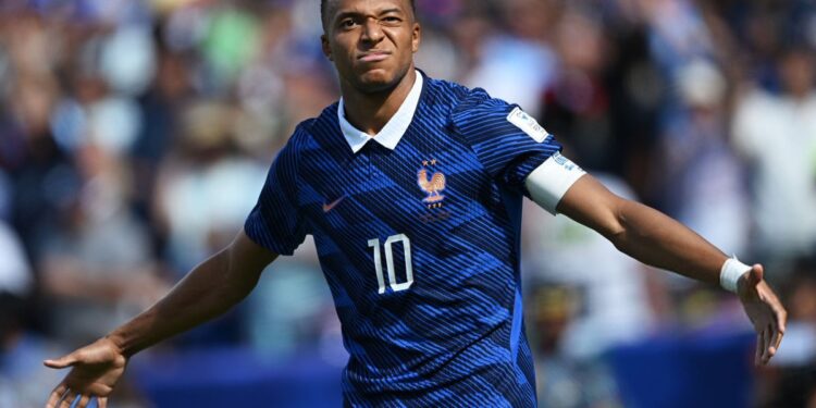 Con dos goles de Mbappé, Francia le ganó 3 a 0 a Irak