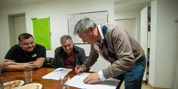 Jóvenes de Abel Amaya accederán a becas deportivas completas gracias a un convenio entre la Vecinal y Deportivo Portugués