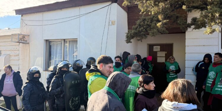 Detuvieron a 5 dirigentes de ATE durante una protesta en Comodoro