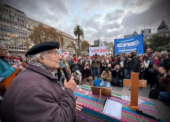 Comenzó el ayuno y la oración, desde Plaza de Mayo a todas las plazas del país