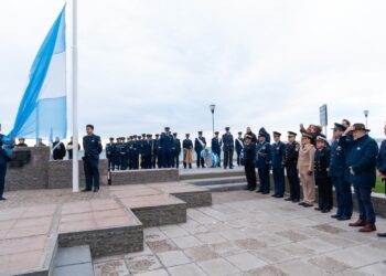 Comodoro conmemoró el Día de la Bandera con un fuerte llamado a rescatar los valores de los fundadores de la Patria