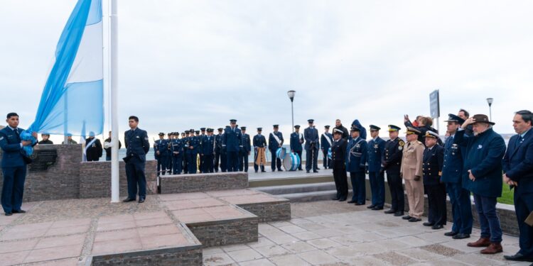Comodoro conmemoró el Día de la Bandera con un fuerte llamado a rescatar los valores de los fundadores de la Patria