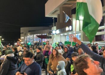 Los campeones de Gimnasia festejaron en autobomba en una ciudad teñida de alegría verde