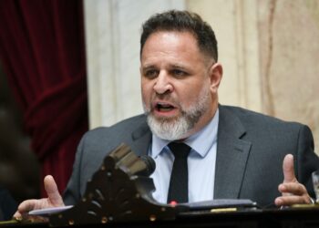 Glinski : «Torres está haciendo campaña, carancheando los bienes de YPF’