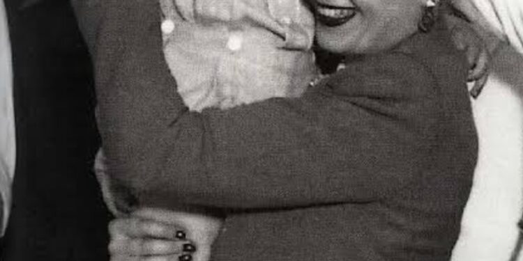 ¿Evita tuvo en sus brazos al Indio Solari?