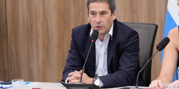 Luque y Michel presentaron un proyecto para penalizar la pesca ilegal y la depredación del mar argentino