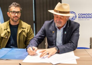 Macharashvili firmó el contrato con MR del nuevo servicio público de pasajeros