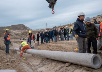SCPL y Municipio recorrieron una obra estratégica para instalar iluminación LED en el camino Roque González