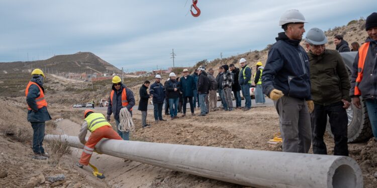 SCPL y Municipio recorrieron una obra estratégica para instalar iluminación LED en el camino Roque González