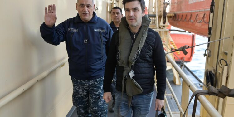 El Almirante Irízar volvió a Puerto Madryn y Torres destacó la importancia de “honrar a nuestros héroes y mantener viva la causa Malvinas”