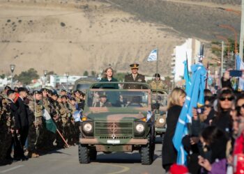 Rada Tilly conmemoró el Día de la Bandera con la Promesa de Lealtad y un multitudinario desfile cívico-militar
