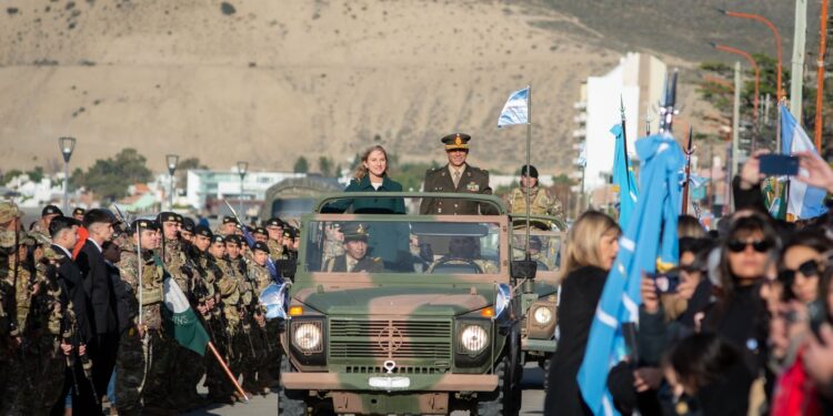 Rada Tilly conmemoró el Día de la Bandera con la Promesa de Lealtad y un multitudinario desfile cívico-militar