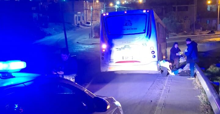 Bajó del colectivo, cayó y terminó en el Hospital Regional