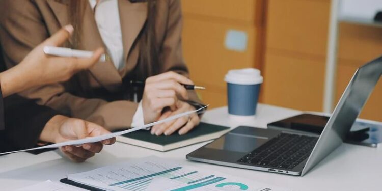 Gobierno oficializa aumentos para empleados públicos con regímenes especiales