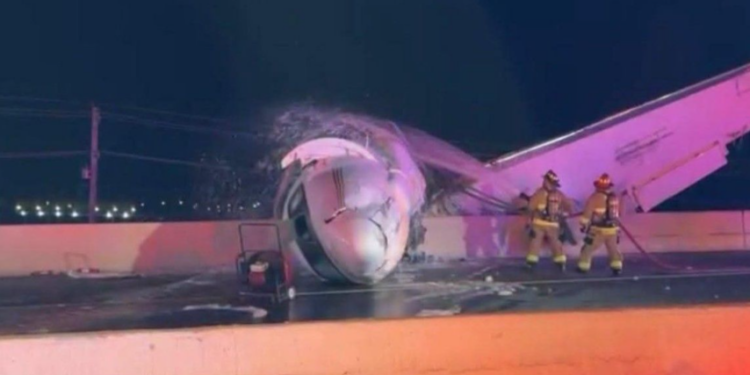 Rescate ciudadano tras el impacto de una avioneta en Texas