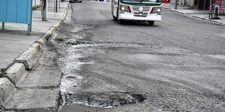 Presentan aplicación para geolocalizar reclamos de bacheo y mantenimiento vial