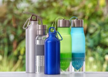 Botellas de metal, plástico o vidrio: cuál elegir para el uso diario