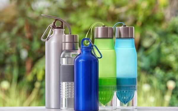 Botellas de metal, plástico o vidrio: cuál elegir para el uso diario