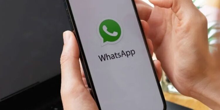 Chubut regula el uso de WhatsApp en las escuelas secundarias