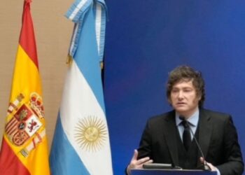 En España, Milei dijo que cree lo del pendrive de Adorni