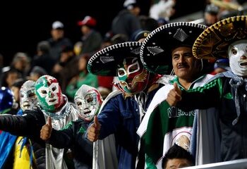 Hinchas mexicanos y su pesadilla sonora